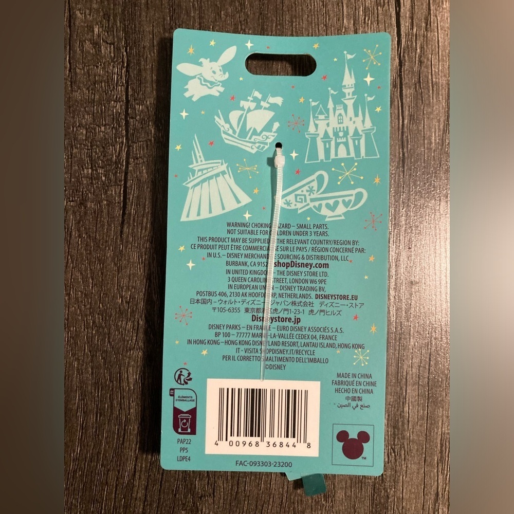 Play in the Park Disney Retro Hotel Keychain - Picture 7 of 7